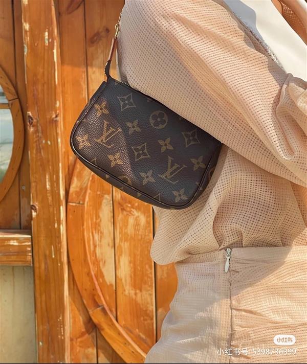 2026122105434644 580